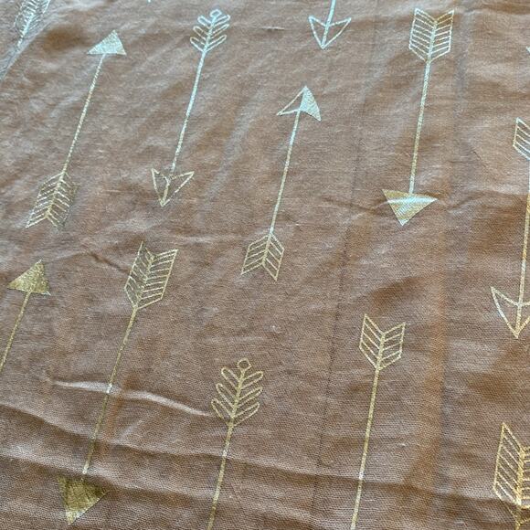 Lt grey scarf with silver foil arrow design - Picture 2 of 4